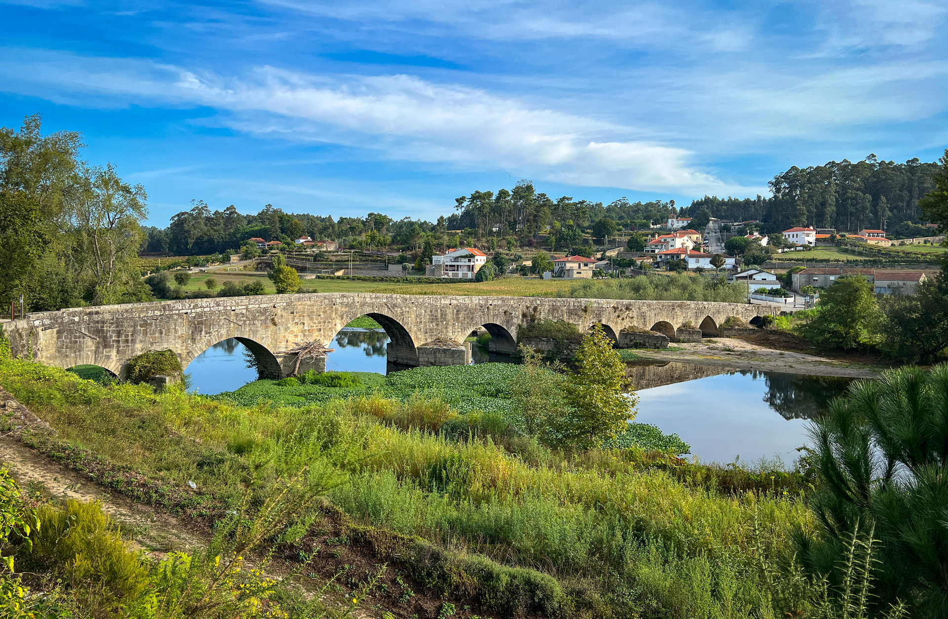 The Ponte D. Zameiro bridge with many stone arches.